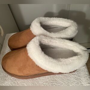 11 Wide Joy Mangano Brown and Cream Women's Slippers